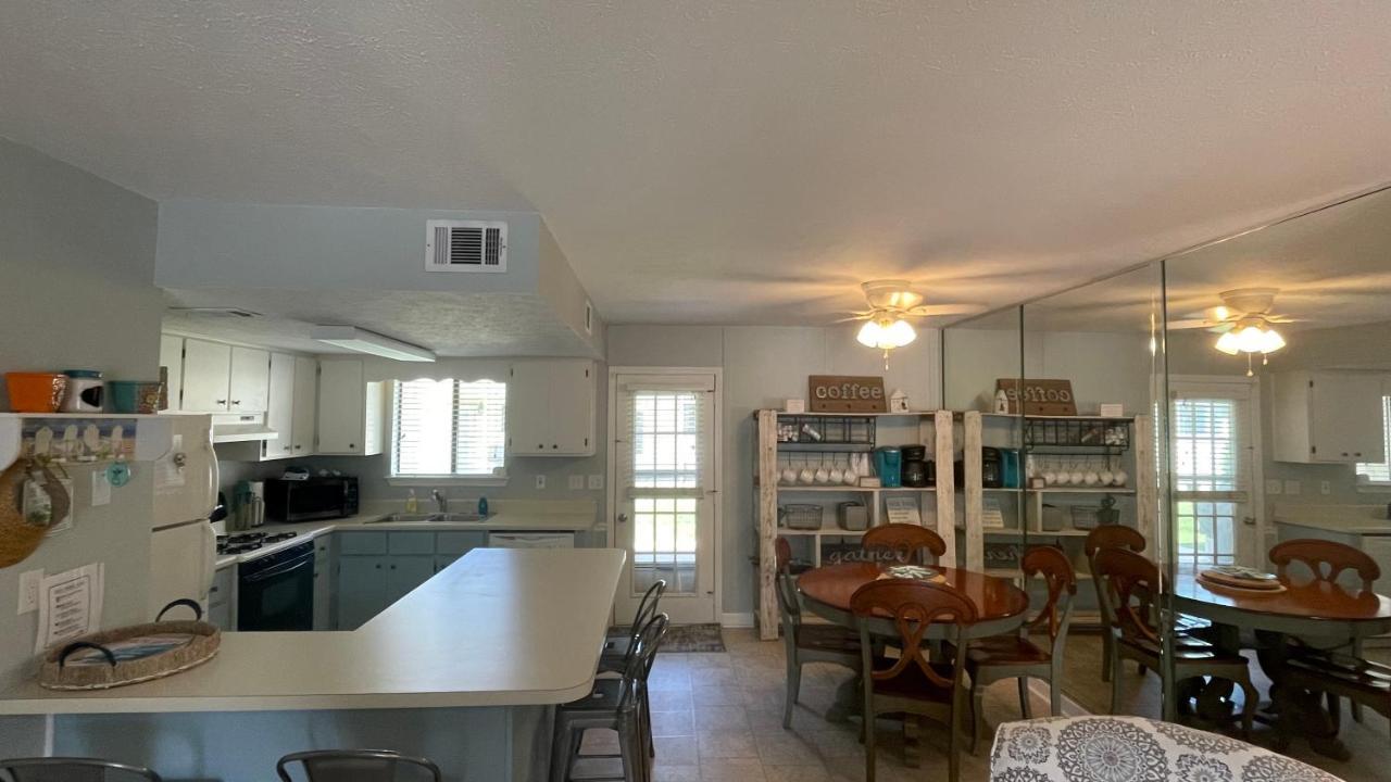 Sunny Daze, Desirable Kid Friendly Resort, 3 Minute Walk To The Beach, Resort Beachside Pool & Restaurant パナマシティービーチ エクステリア 写真